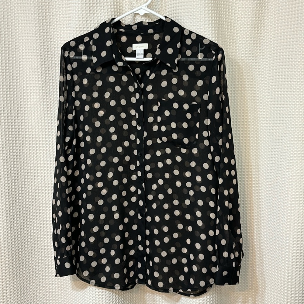 Wonderful Chico’s size 1 black and Cream Polk a dot Shirt.